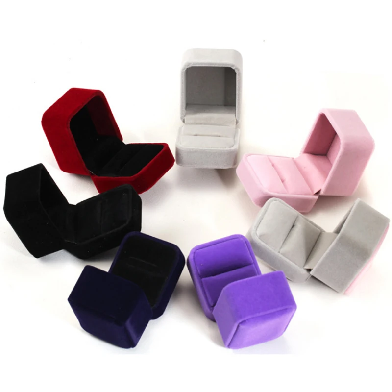 Good quality 1pcs Jewelry package ,6x6x4cm fashion red/black/beige velvet box For earring/ring /bracelet jewelry box box A94
Good quality 1pcs Jewelry package ,6x6x4cm fashion red/black/beige velvet box For earring/ring /bracelet jewelry box box A94