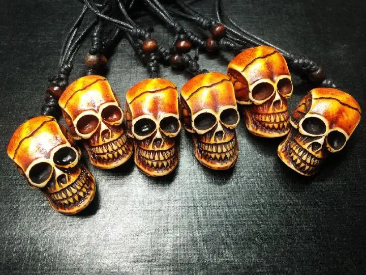 12 PCS Carved Jewelry Imitation Carving Horror Skeleton Skull Head Necklace Gift
12 PCS Carved Jewelry Imitation Carving Horror Skeleton Skull Head Necklace Gift