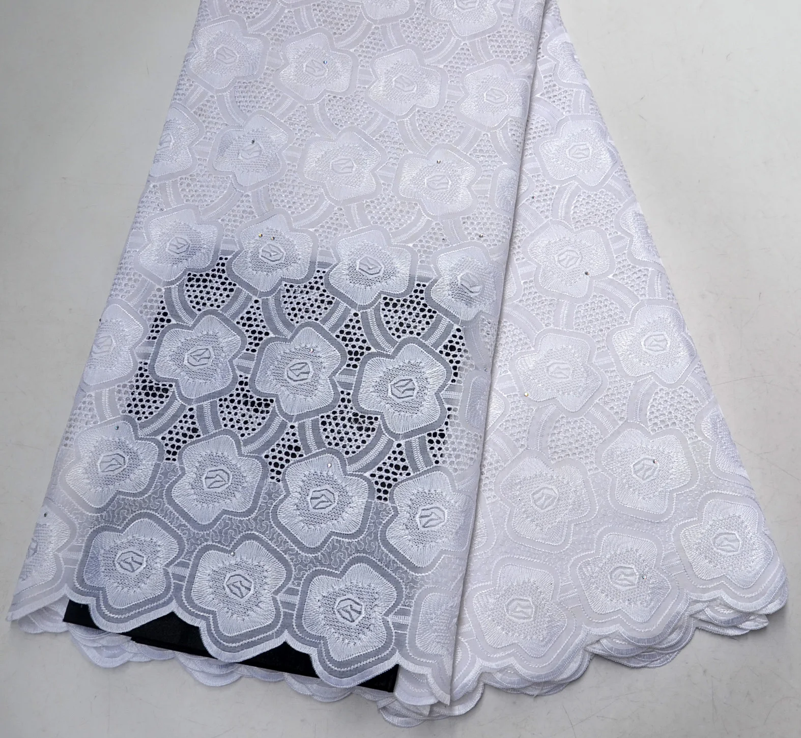 Latest High Quality pure white classic swiss voile lace fabric african fashion swiss lace fabric
Latest High Quality pure white classic swiss voile lace fabric african fashion swiss lace fabric