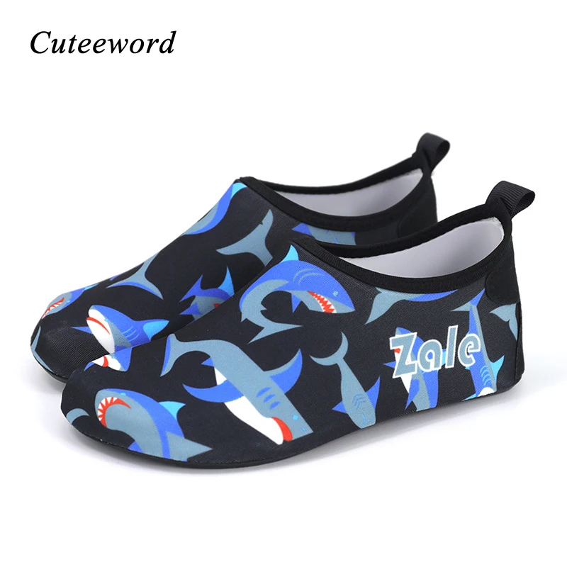 Boys girls beach shoes for swimming/diving/wading shoes non-slip barefoot skin care floor socks light children casual shoes soft
Boys girls beach shoes for swimming/diving/wading shoes non-slip barefoot skin care floor socks light children casual shoes soft