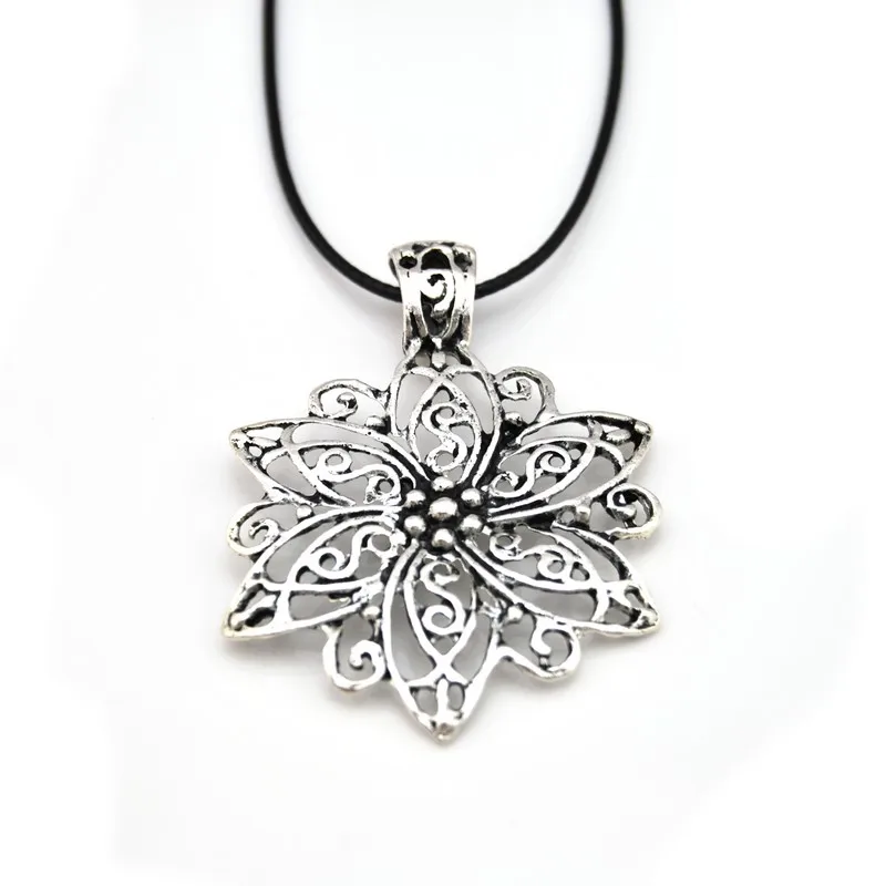Original New Flower Choker Necklace Women Vintage Rope Chain Leaf Pendant Necklace Female Jewelry Gift Bijoux
Original New Flower Choker Necklace Women Vintage Rope Chain Leaf Pendant Necklace Female Jewelry Gift Bijoux