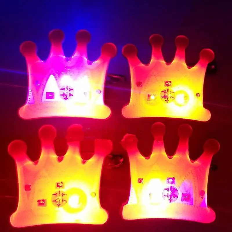 New Cartoon Crown LED Light Up Glowing Brooch Pin Children Boy Girl Blinking Badge Toys Gift Halloween Glow Party Supplies
New Cartoon Crown LED Light Up Glowing Brooch Pin Children Boy Girl Blinking Badge Toys Gift Halloween Glow Party Supplies