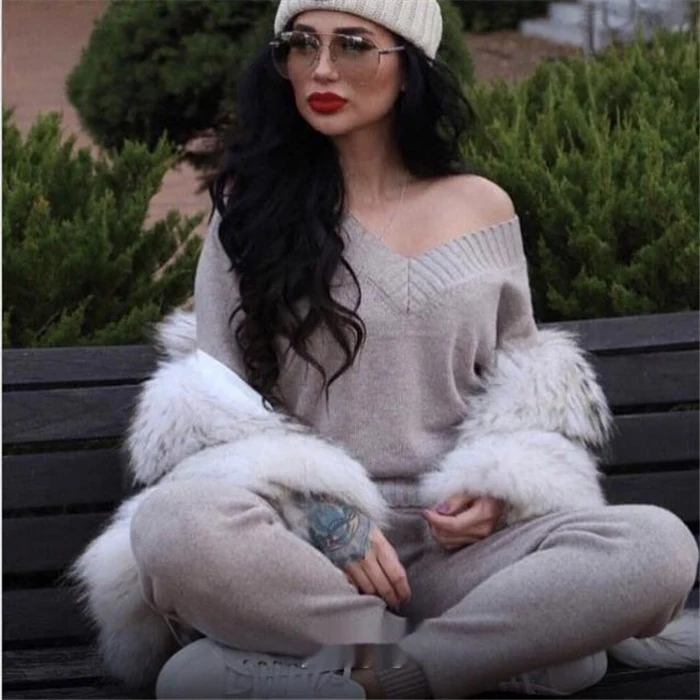 2020 V-Neck Collar pullover Sweater + Mink Cashmere Trousers Two-piece set Woolen and Cashmere Knitted warm Suit B971
2020 V-Neck Collar pullover Sweater + Mink Cashmere Trousers Two-piece set Woolen and Cashmere Knitted warm Suit B971