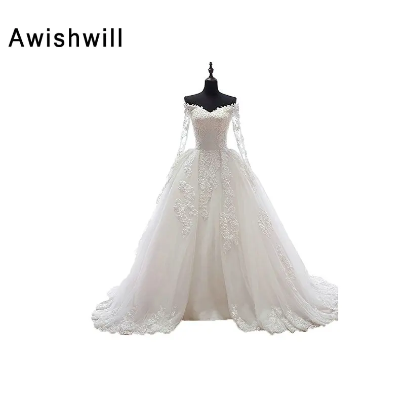 Свадебное платье с v-образным вырезом и кружевной аппликацией фатиновое