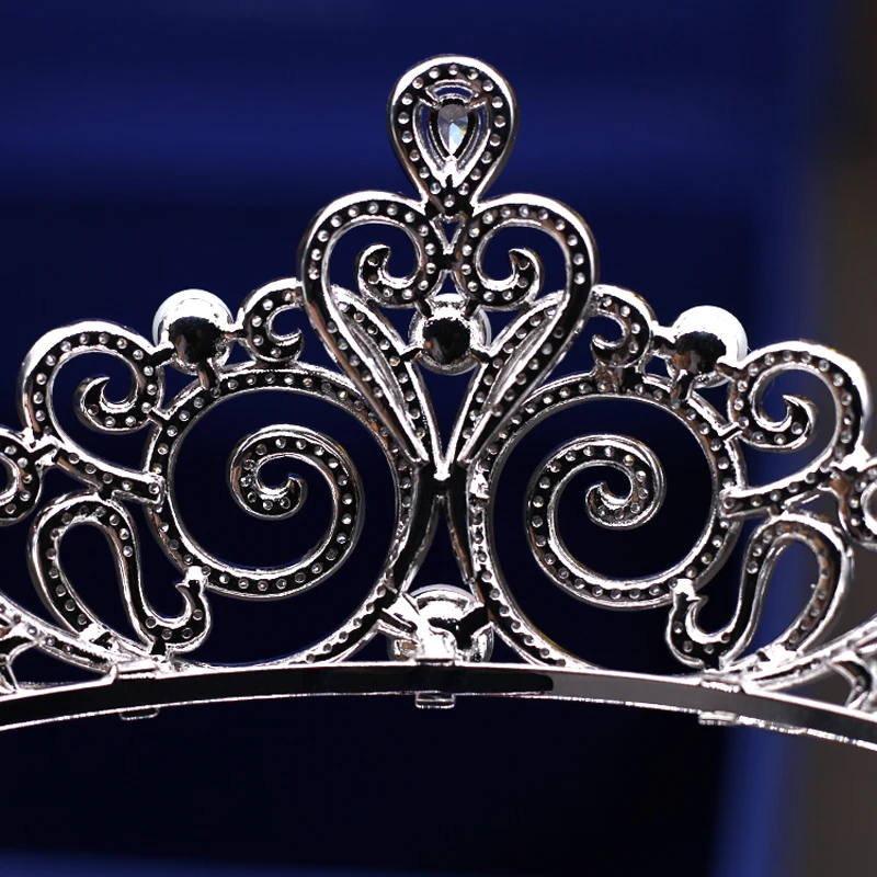 HIBRIDE High Quality AAA Cubic Zirconia Brilliant Tiaras and Crown Queen Hair Accessories For Wedding Christmas Gifts C-53
HIBRIDE High Quality AAA Cubic Zirconia Brilliant Tiaras and Crown Queen Hair Accessories For Wedding Christmas Gifts C-53