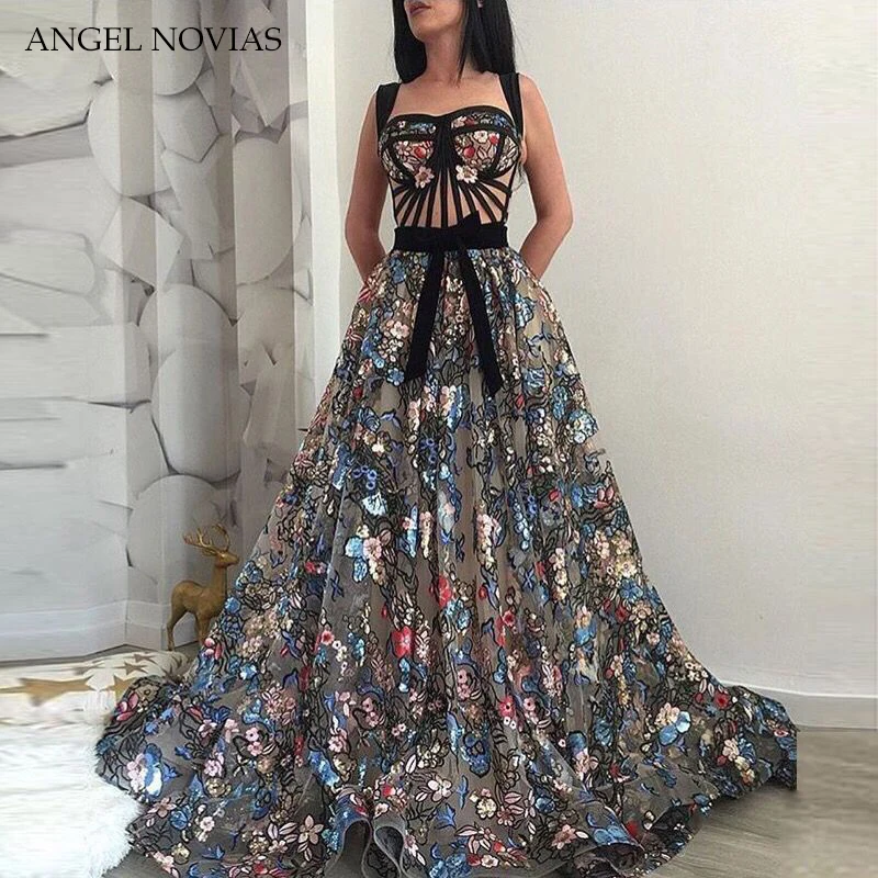 Long Luxury Floral Embroidery Lace Evening Dress 2020 kaftan Dubai Embroidery Formal Evening Gowns Dress Vestido Formatura Longo
Long Luxury Floral Embroidery Lace Evening Dress 2020 kaftan Dubai Embroidery Formal Evening Gowns Dress Vestido Formatura Longo