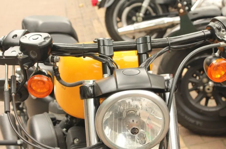Retro motorcycle modified word put Goose CG125 modified accessories 22 caliber retro handlebar straight
Retro motorcycle modified word put Goose CG125 modified accessories 22 caliber retro handlebar straight