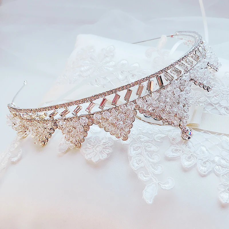 Top Quality Cubic Zirconia Hairbands Silver Color Crown Style Rhinestone Wedding Birthday Hair Comb Tiara Girl Bridal Bijoux
Top Quality Cubic Zirconia Hairbands Silver Color Crown Style Rhinestone Wedding Birthday Hair Comb Tiara Girl Bridal Bijoux