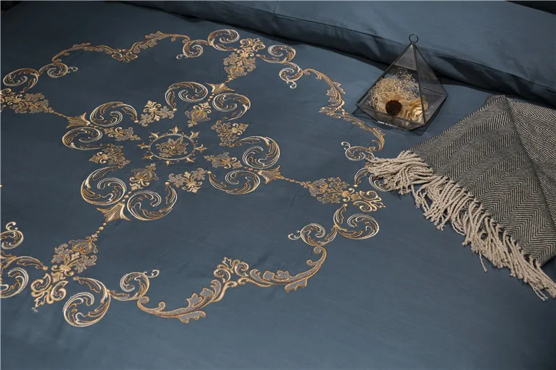 2017 Gold Embroidery bedding set blue bedlinen bedspreads Cotton blended fabric duvet cover sets king queen size
2017 Gold Embroidery bedding set blue bedlinen bedspreads Cotton blended fabric duvet cover sets king queen size
