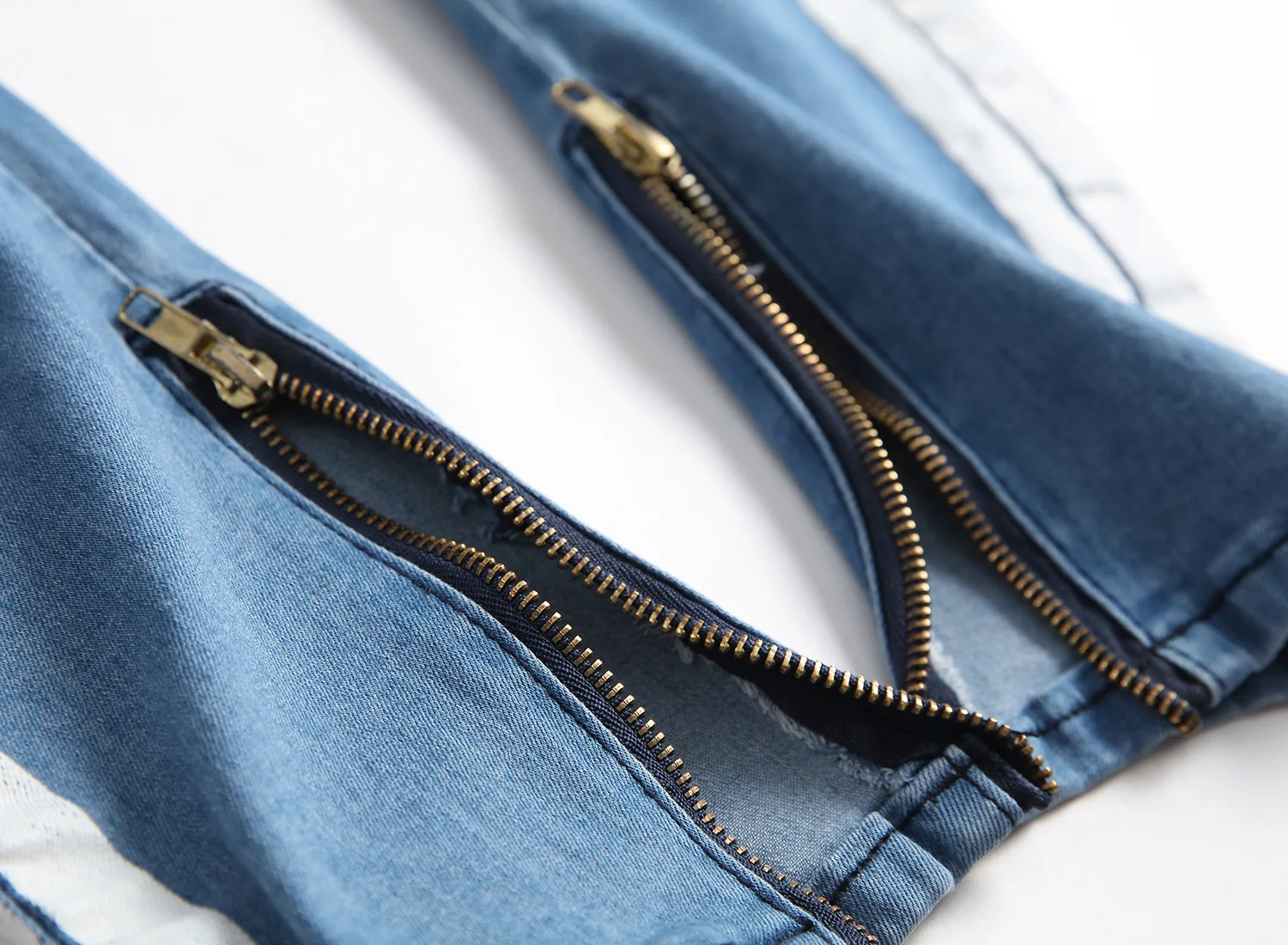 European American style men high street pants stretch slim thigh holes small feet denim trousers personality design men's jeans
European American style men high street pants stretch slim thigh holes small feet denim trousers personality design men's jeans
