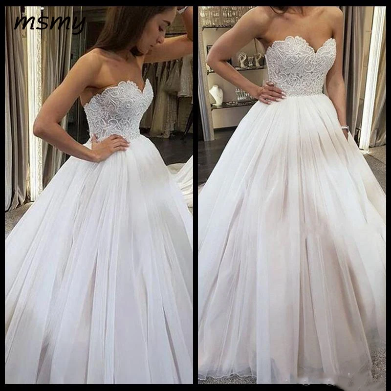 Vintage Sweetheart Beaded Lace Bodice Ball Gown Wedding Dresses Backless Tulle vestido de noiva Bride Dress
Vintage Sweetheart Beaded Lace Bodice Ball Gown Wedding Dresses Backless Tulle vestido de noiva Bride Dress