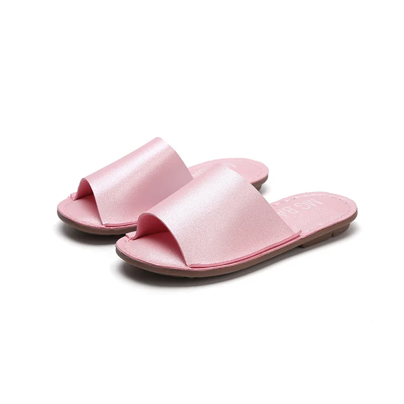 Children's Slippers Summer New Home Shoes for Boys and Girls Neutral Unisex Breathable Kids Non-slip Baby Slippers Children Wear
Children's Slippers Summer New Home Shoes for Boys and Girls Neutral Unisex Breathable Kids Non-slip Baby Slippers Children Wear