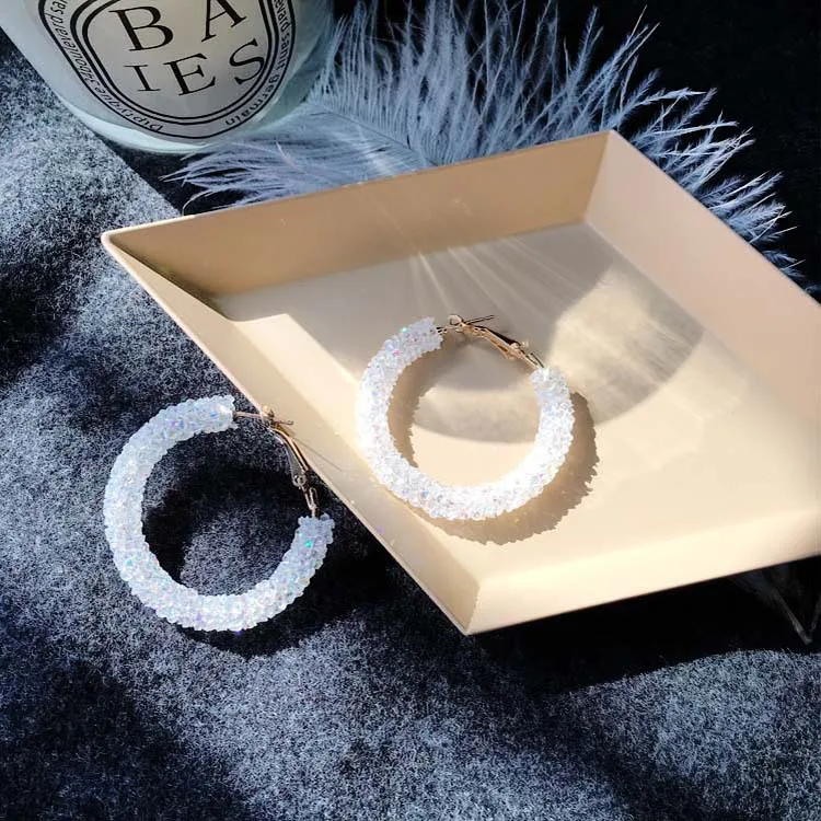 Punk 2020 New Fashion Earrings White / Black / Blue Simple Wild Crystal Circle Matte Ladies Earrings Wholesale Hot Sale Earrings
Punk 2020 New Fashion Earrings White / Black / Blue Simple Wild Crystal Circle Matte Ladies Earrings Wholesale Hot Sale Earrings