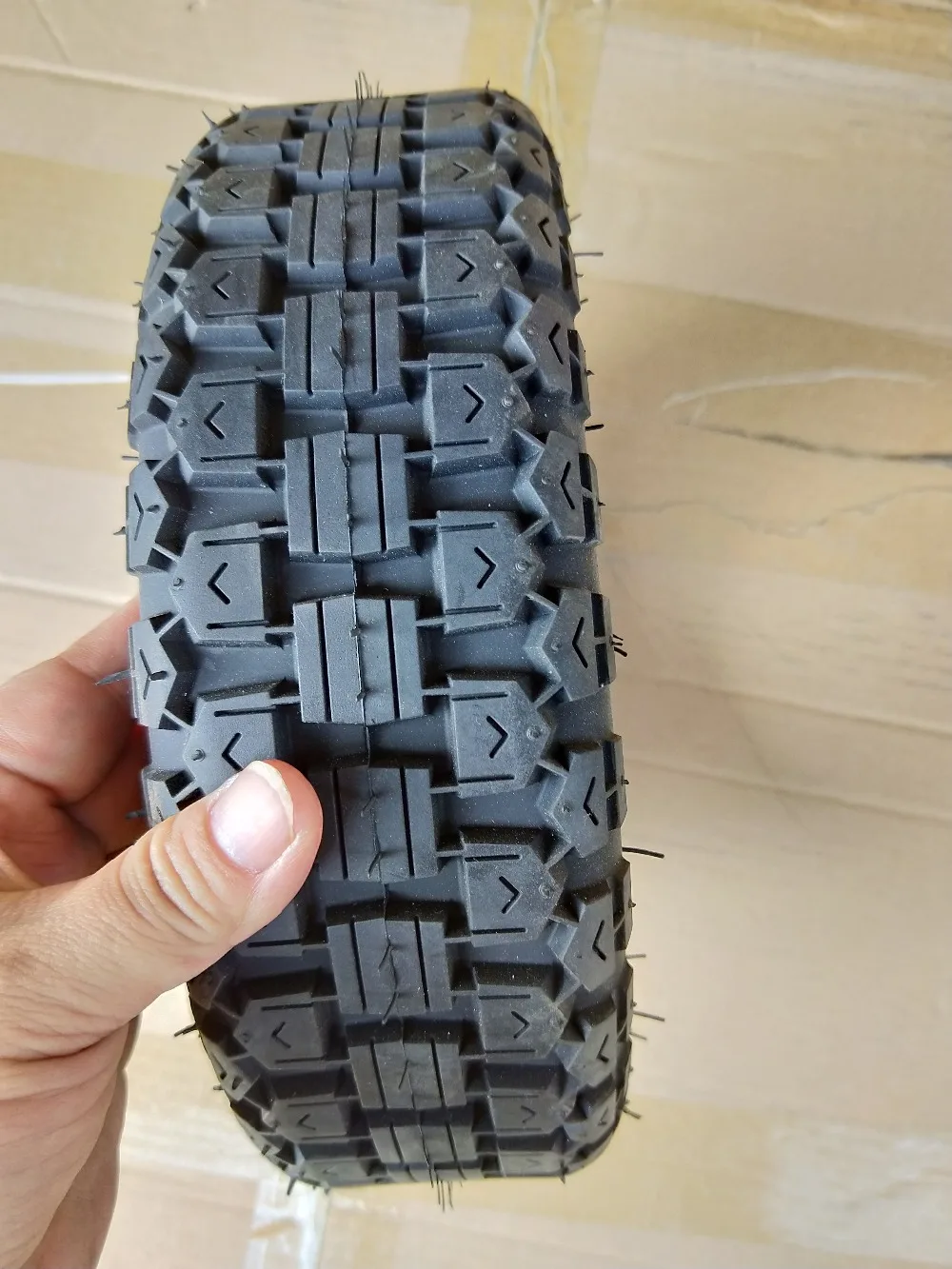 11 inch off-road thickened pneumatic tire, inside and outside, electric vehicle scooter general 90/65-6.5
11 inch off-road thickened pneumatic tire, inside and outside, electric vehicle scooter general 90/65-6.5
