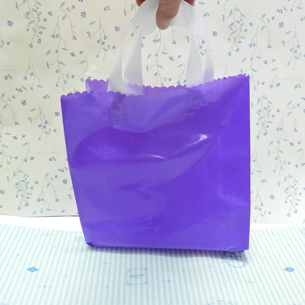 25x30x8cm custom printed logo gift plastic bag/customized handle shopping bag and packaging bag
25x30x8cm custom printed logo gift plastic bag/customized handle shopping bag and packaging bag
