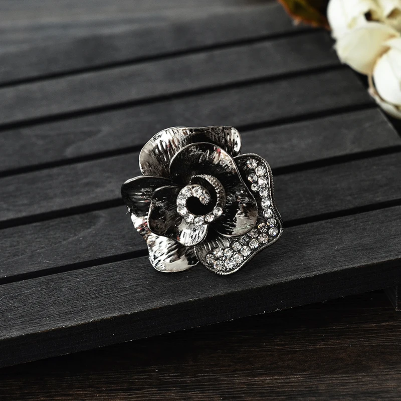 2017 Vintage Big Black Genuine Cubic Zircon Flower Finger Rings Adjustable Size Antique Silver Plated Brand Jewelry
2017 Vintage Big Black Genuine Cubic Zircon Flower Finger Rings Adjustable Size Antique Silver Plated Brand Jewelry