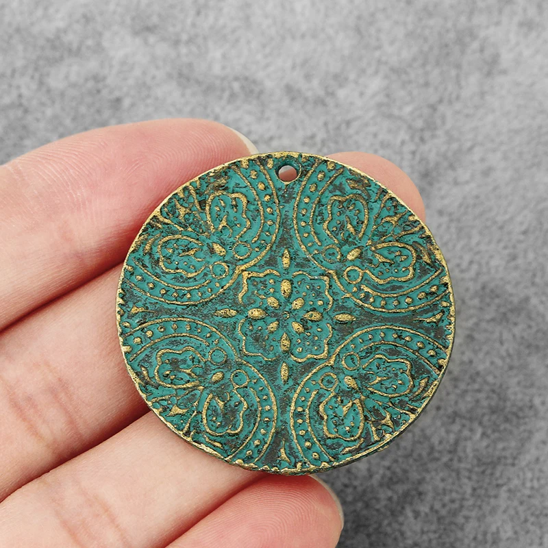 4PCS Antique Bronze Tone Carved Flower Butterfly Round Charms Pendants for Necklace Making Jewelry Findings 40mm
4PCS Antique Bronze Tone Carved Flower Butterfly Round Charms Pendants for Necklace Making Jewelry Findings 40mm