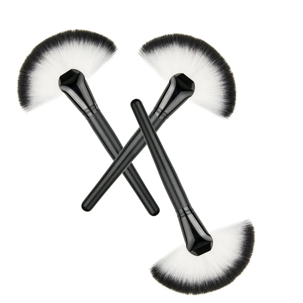 New single big fan makeup brush blush brush foundation brush Black and White double color hair big fan makeup brush Package mail
New single big fan makeup brush blush brush foundation brush Black and White double color hair big fan makeup brush Package mail