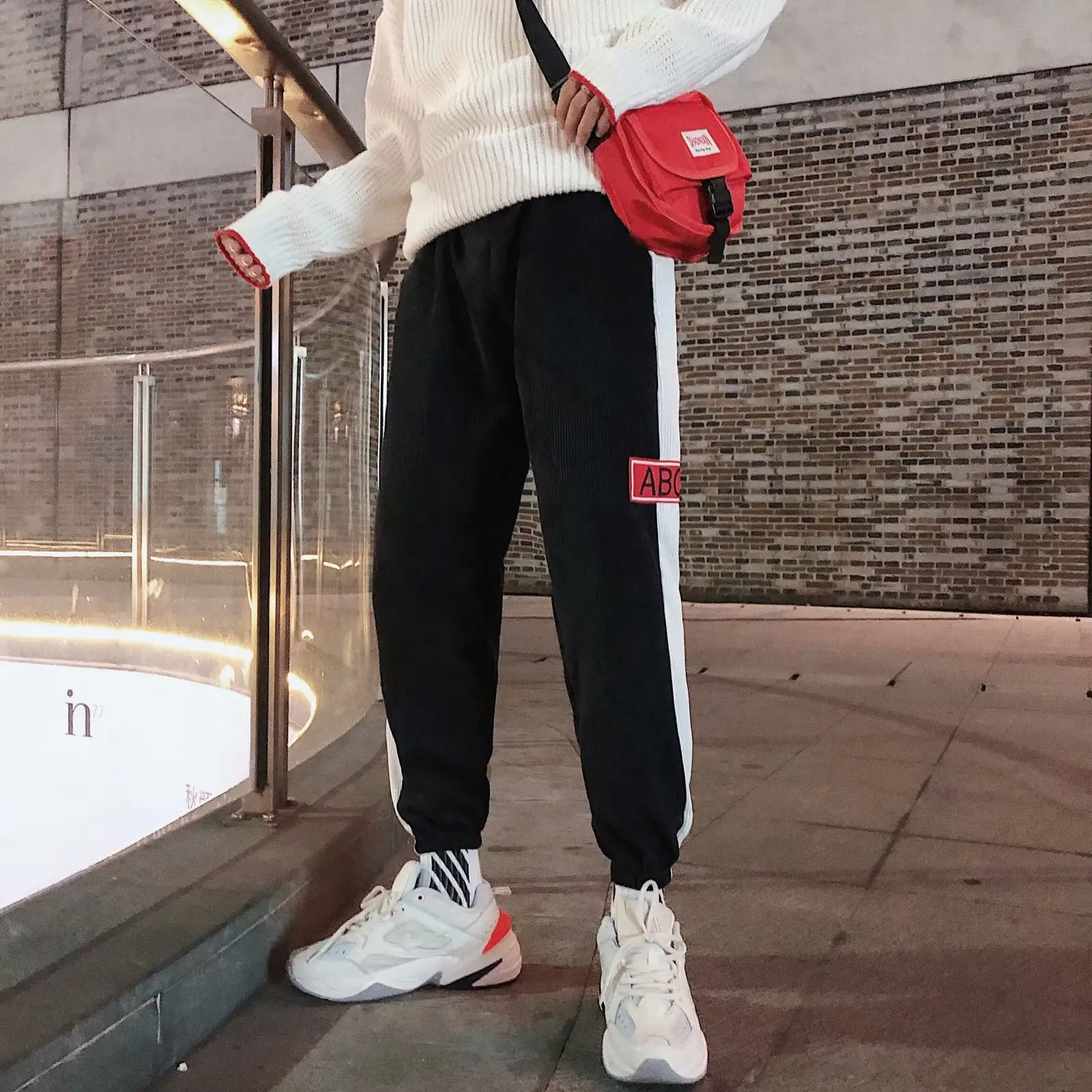 Men's Splicing Pants Pocket Loose Men Cool Striped New Fashion Joggers Pants Trousers Men Belt Men Streetwear
Men's Splicing Pants Pocket Loose Men Cool Striped New Fashion Joggers Pants Trousers Men Belt Men Streetwear
