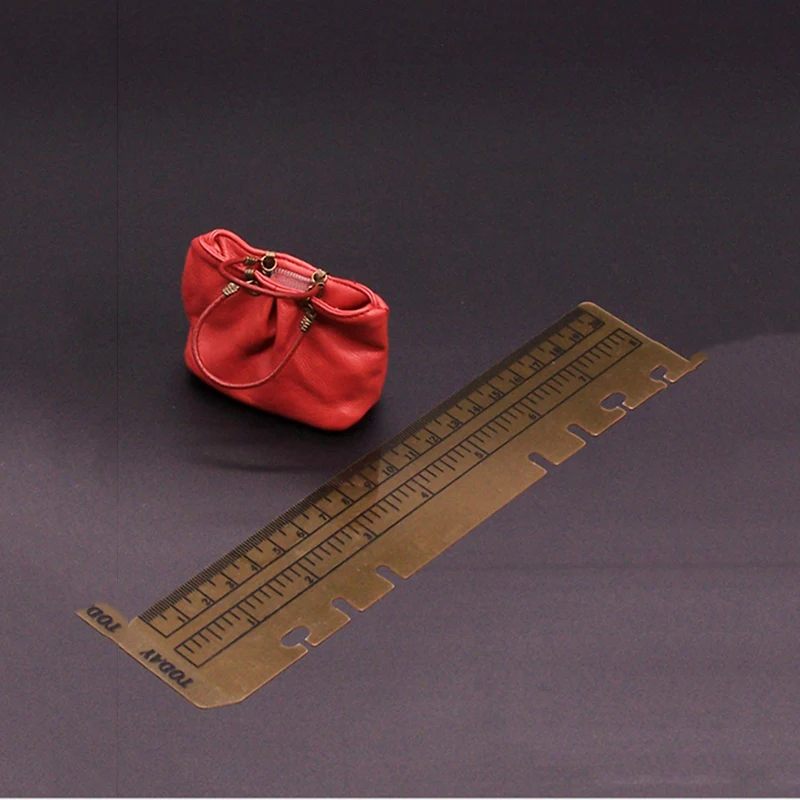 1/6 Scale Deep Red Shoulder Bag Clutch Bag Models for 12'' Female Action Figures
1/6 Scale Deep Red Shoulder Bag Clutch Bag Models for 12'' Female Action Figures