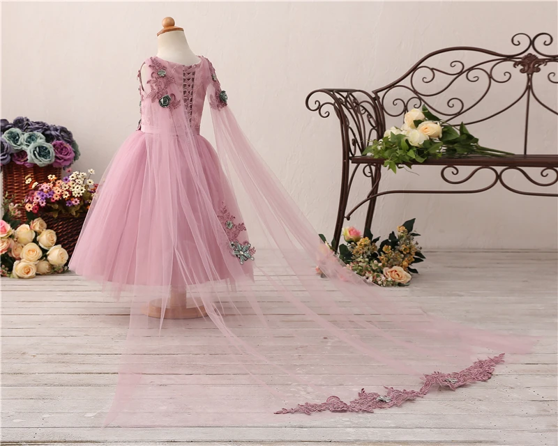 Пыльное розовое платье с цветочным принтом для девочек модель 2021 года длиной до