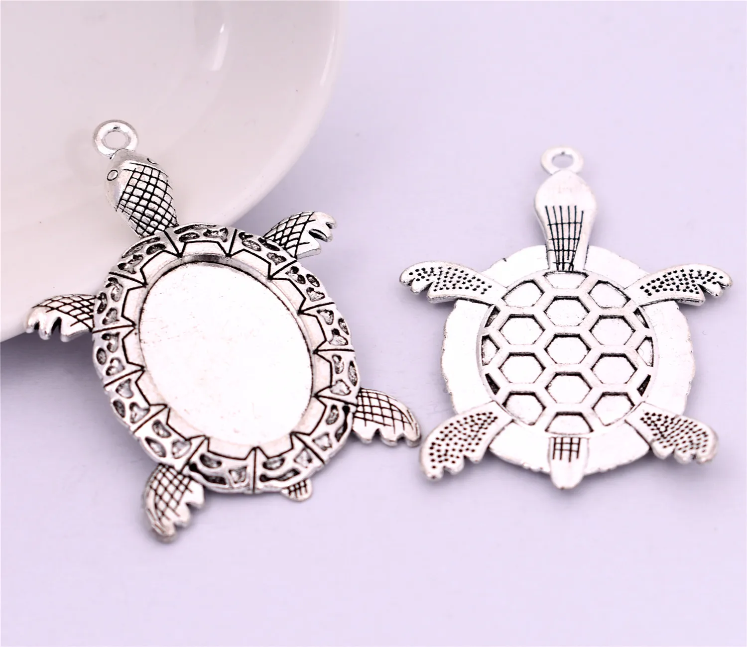 New Fashion 4pcs 18x25mm Inner Size Antique Silver Plated Tortoise Style Cabochon Base Cameo Setting Charms Pendant-
New Fashion 4pcs 18x25mm Inner Size Antique Silver Plated Tortoise Style Cabochon Base Cameo Setting Charms Pendant-