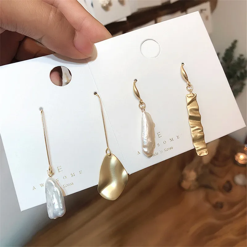 2019 New Korean Vintage Asymmetry Freshwater Pearl Drop Earrings Leaf Shape Metal Chain For Women Girl Fashion oorbellen Jewelry
2019 New Korean Vintage Asymmetry Freshwater Pearl Drop Earrings Leaf Shape Metal Chain For Women Girl Fashion oorbellen Jewelry