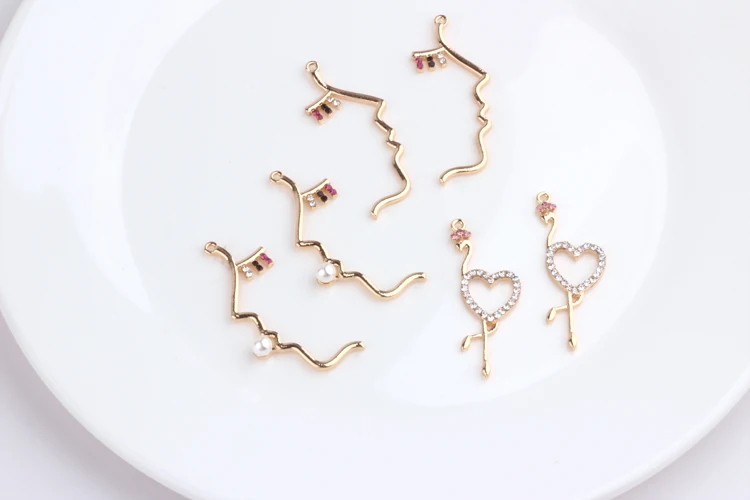 20pcs Gold color Alloy Crystal Pearl Face Crystal Heart Bird Charm For earring DIY Jewelry Making Handmade
20pcs Gold color Alloy Crystal Pearl Face Crystal Heart Bird Charm For earring DIY Jewelry Making Handmade