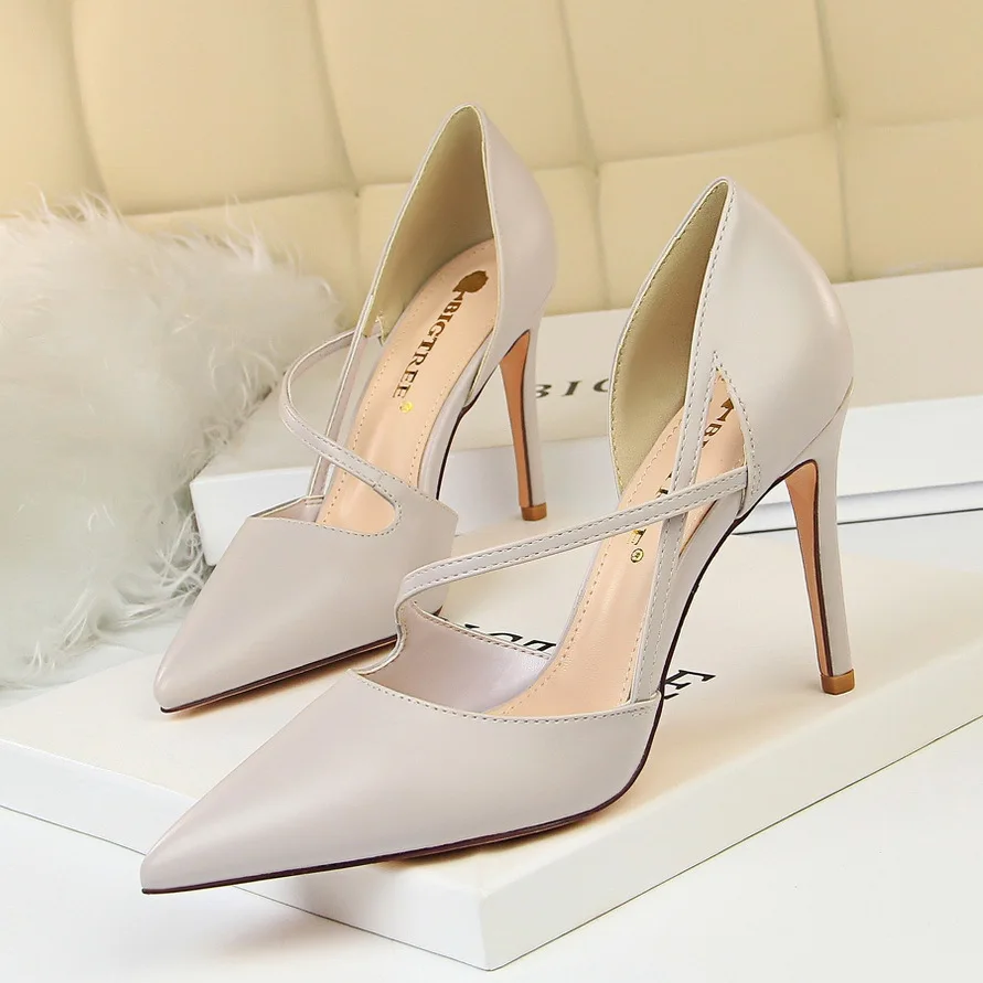 Women Sandals Shoes Sweet Style Slip-On Shallow Pionted Toe PU Leather 9.5cm Thin High Heel Solid Party Female Pumps Lady Shoes
Women Sandals Shoes Sweet Style Slip-On Shallow Pionted Toe PU Leather 9.5cm Thin High Heel Solid Party Female Pumps Lady Shoes