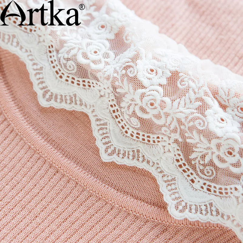 ARTKA Women's Winter Sexy New Pullover Wool Sweater Lace Tutleneck Collar Casual Warm Knitwear in 3 Colors YB11763Q
ARTKA Women's Winter Sexy New Pullover Wool Sweater Lace Tutleneck Collar Casual Warm Knitwear in 3 Colors YB11763Q