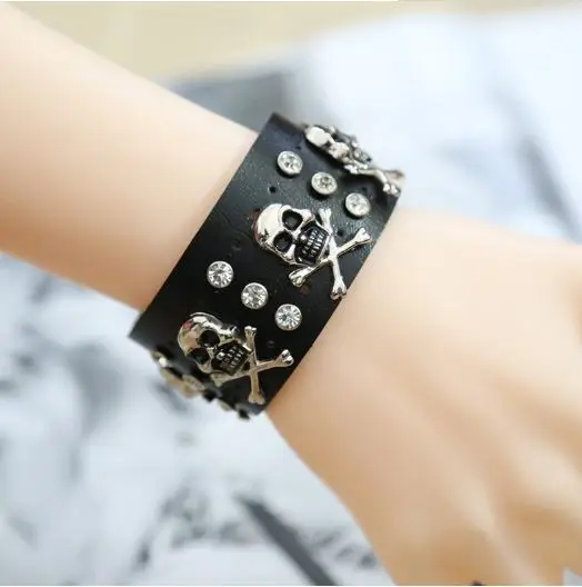 Бесплатная доставка 10 шт./компл. модный цветной металлический браслет в стиле панк с черепом и кристаллами кожаный браслет для влюбленных
Бесплатная доставка 10 шт./компл. модный цветной металлический браслет в стиле панк с черепом и кристаллами кожаный браслет для влюбленных