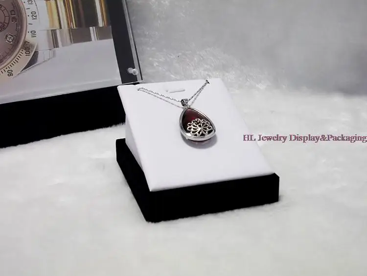 Jewelry Display White PU Leather Necklace Pendant Stand Holder Jewellery 108*50*13cm Showcase Organizer Case
Jewelry Display White PU Leather Necklace Pendant Stand Holder Jewellery 108*50*13cm Showcase Organizer Case