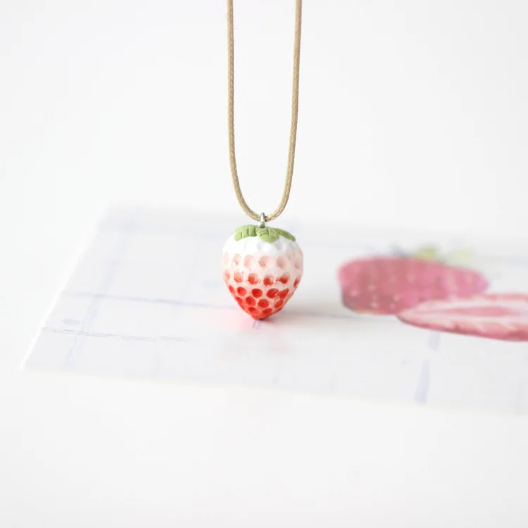 10pcs/lot cute Strawberry Necklace women's small fresh and sweet style pendant natural simple sprouting accessories
10pcs/lot cute Strawberry Necklace women's small fresh and sweet style pendant natural simple sprouting accessories