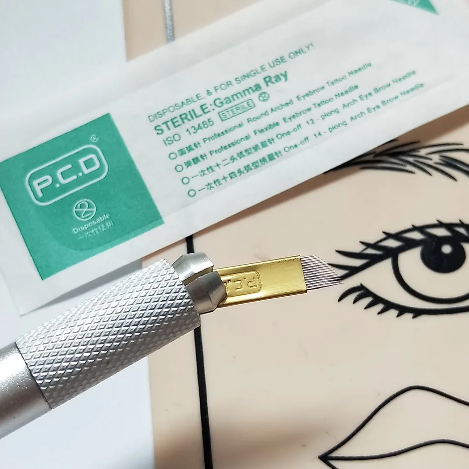 Лопатки PCD 14 Pin для бровей, 20 шт., скошенное твердое лезвие для перманентного макияжа, ручка с 3D вышивкой для микроблейдинга
Лопатки PCD 14 Pin для бровей, 20 шт., скошенное твердое лезвие для перманентного макияжа, ручка с 3D вышивкой для микроблейдинга