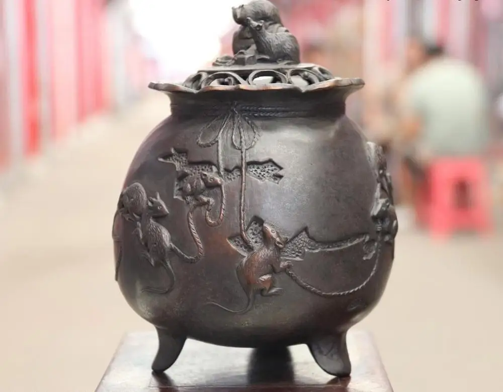 Old China Palace Bronze Copper Art Decoration Mice Mouse Incense Burner Censer
Old China Palace Bronze Copper Art Decoration Mice Mouse Incense Burner Censer