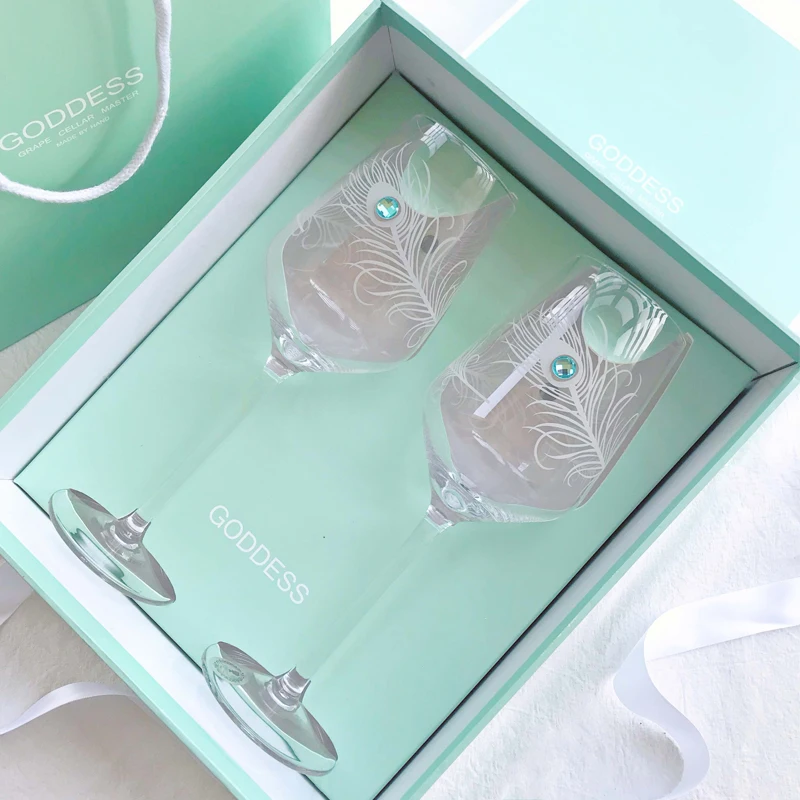 2pcs crystal re wine glass High grade handmade carving Blue Diamond wine cup goblet glass wedding glasses Gift box wine glassset
2pcs crystal re wine glass High grade handmade carving Blue Diamond wine cup goblet glass wedding glasses Gift box wine glassset