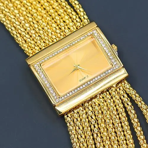 Classic Luxury Quartz Watch Women's Gold Diamond Case Alloy Band Bracelet Watch Design 5DC9 6YLN 93UJ
Classic Luxury Quartz Watch Women's Gold Diamond Case Alloy Band Bracelet Watch Design 5DC9 6YLN 93UJ