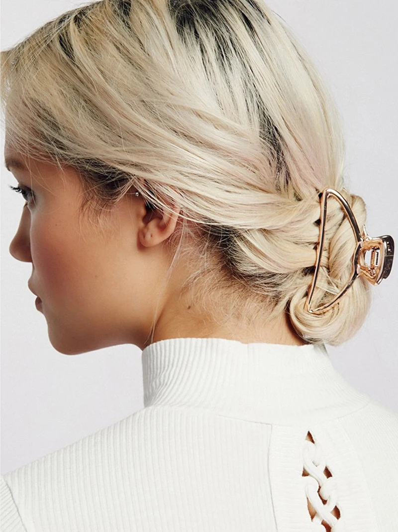 Simple ins metal geometry hollow grab hairpin large bathing hairpin retro-European style headdress
Simple ins metal geometry hollow grab hairpin large bathing hairpin retro-European style headdress