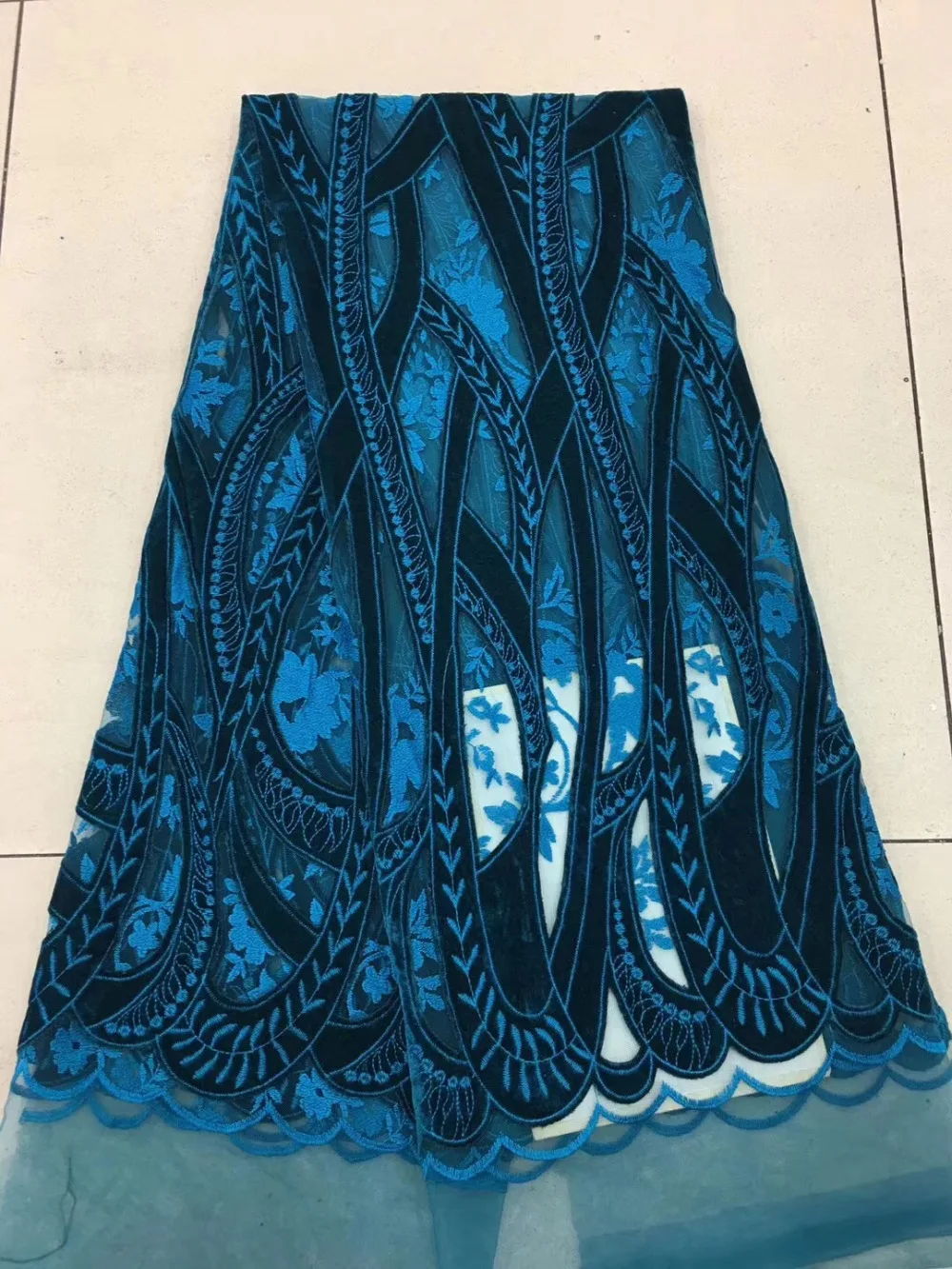 Nigerian Lace Fabrics For Wedding 2018, African French Lace Fabric High Quality Laser Cutting Lace, Velvet Lace With Embroider
Nigerian Lace Fabrics For Wedding 2018, African French Lace Fabric High Quality Laser Cutting Lace, Velvet Lace With Embroider