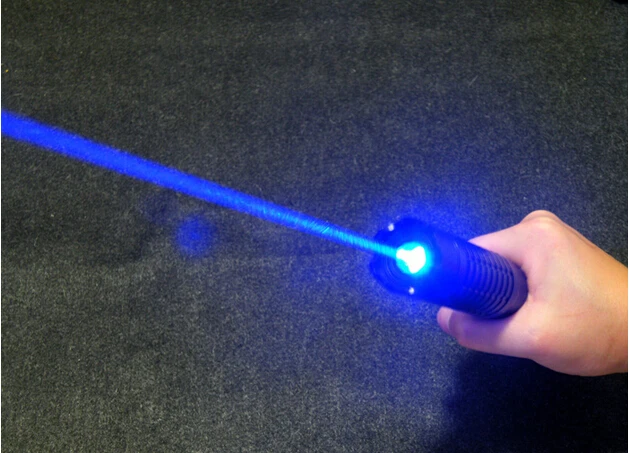 High power Military 450nm 100W 100000m Blue laser pointer Flashlight Light Burning Match/dry wood/black/Burn cigarettes Hunting
High power Military 450nm 100W 100000m Blue laser pointer Flashlight Light Burning Match/dry wood/black/Burn cigarettes Hunting