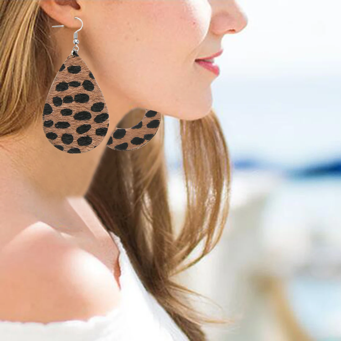 Hot Sell Classic Leopard Leather Earrings for Women Water Drop Shape Jewelry Tear Statement Dangle Big Earrings Wholesale Gifts
Hot Sell Classic Leopard Leather Earrings for Women Water Drop Shape Jewelry Tear Statement Dangle Big Earrings Wholesale Gifts