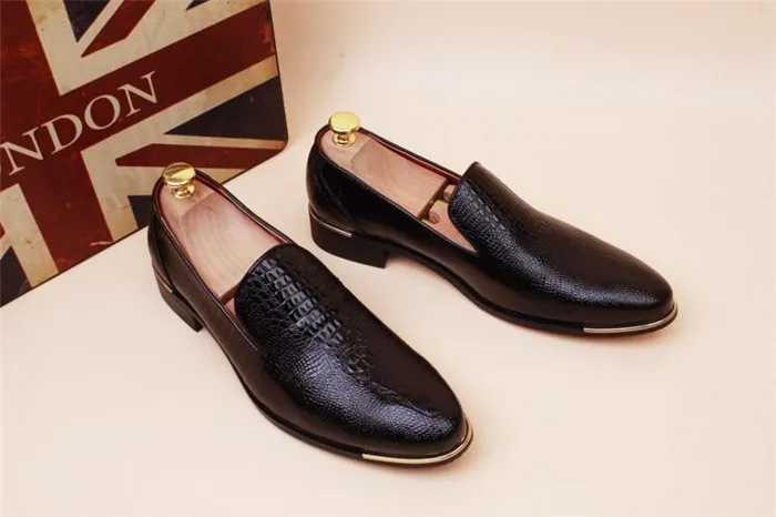 Spring summer new fashion pointed toe casual embossed leather men's shoes lazy men increased patchwork small leather shoes
Spring summer new fashion pointed toe casual embossed leather men's shoes lazy men increased patchwork small leather shoes