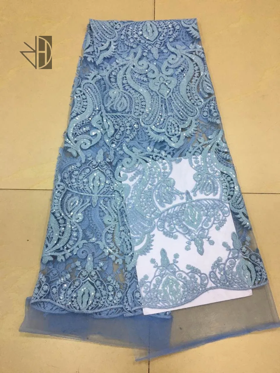 Nigerian wedding lace fabric z-han72210 top quality French embroidered net lace fabric with sequins
Nigerian wedding lace fabric z-han72210 top quality French embroidered net lace fabric with sequins