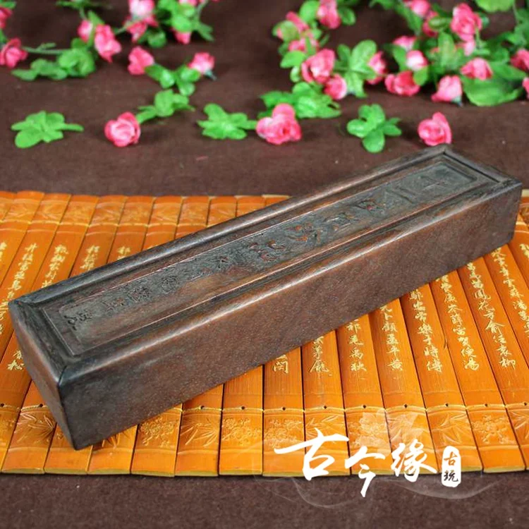 Retro pure copper twelve zodiac, a wooden box, home decoration crafts collection.
Retro pure copper twelve zodiac, a wooden box, home decoration crafts collection.
