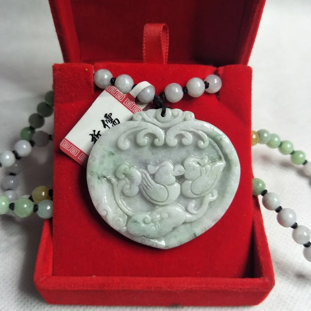 Zheru Jewelry Pure Natural Jadeite Light Green Love Bird Pendant Three-color jadeite jade necklace Send A-level certificate
Zheru Jewelry Pure Natural Jadeite Light Green Love Bird Pendant Three-color jadeite jade necklace Send A-level certificate
