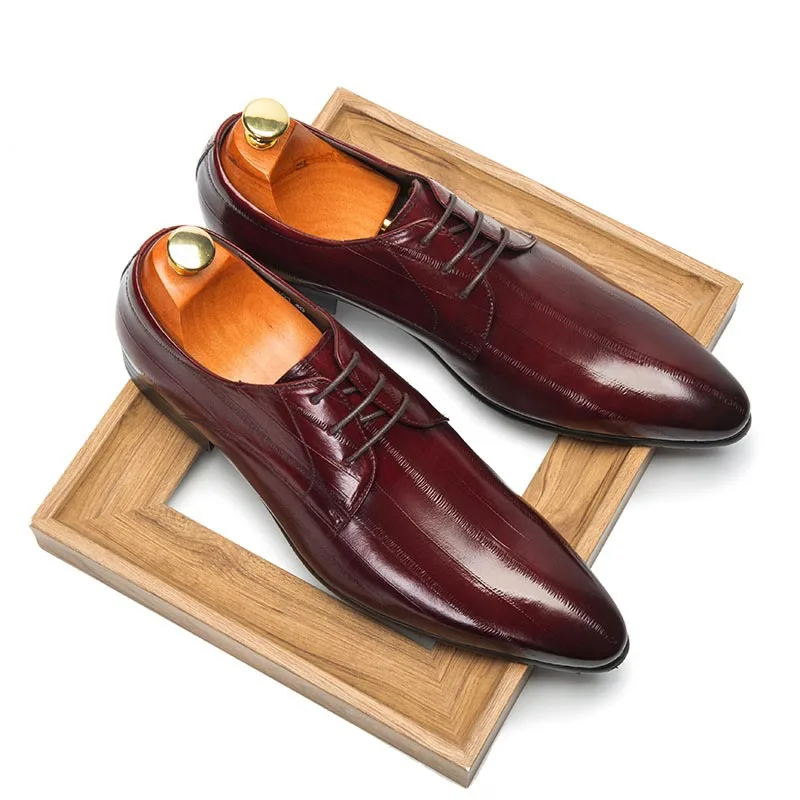 2019 New British Pointed Shoes Fashion Bright Patent Leather Men Dress Shoes Social Male Soft Leather Wedding Oxford Shoe
2019 New British Pointed Shoes Fashion Bright Patent Leather Men Dress Shoes Social Male Soft Leather Wedding Oxford Shoe