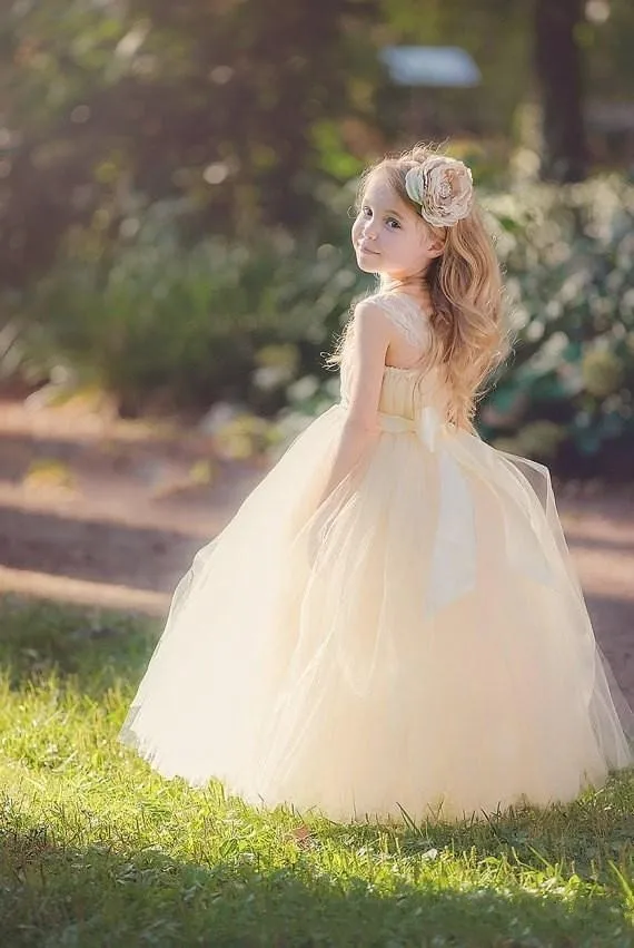 Pedesaan warna Champagne bola gaun bunga gadis gaun dengan bunga Sash tali Spaghetti bengkak Custom Made bayi gaun pernikahan
Pedesaan warna Champagne bola gaun bunga gadis gaun dengan bunga Sash tali Spaghetti bengkak Custom Made bayi gaun pernikahan