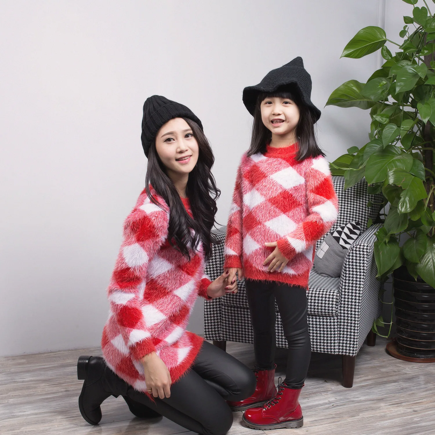 Mother and Baby Girl Clothes High Quality Sweater Mother and Daughter Autumn Winter Outwear Family Matching Outfits
Mother and Baby Girl Clothes High Quality Sweater Mother and Daughter Autumn Winter Outwear Family Matching Outfits