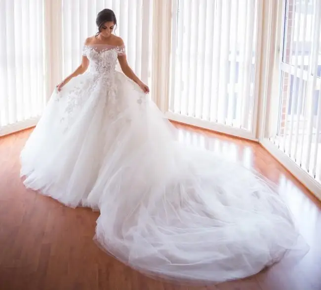 Luxury white Tulle 3D Flowers Wedding Dress 2021 Ball Gown Princess Girls Formal Bridal Gowns royal Train wedding gowns
Luxury white Tulle 3D Flowers Wedding Dress 2021 Ball Gown Princess Girls Formal Bridal Gowns royal Train wedding gowns
