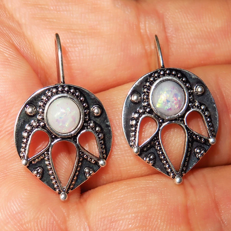 Retro Opal Drop Earrings For Women Vintage Ethic Leaves Dangle Earring Anniversary Gift Wedding Party Jewelry Mujer L5C154
Retro Opal Drop Earrings For Women Vintage Ethic Leaves Dangle Earring Anniversary Gift Wedding Party Jewelry Mujer L5C154